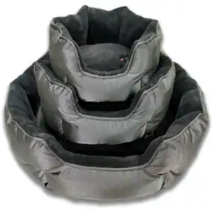Alto texto: Cama redonda para mascotas de terciopelo gris y negro, cómoda y moderna.