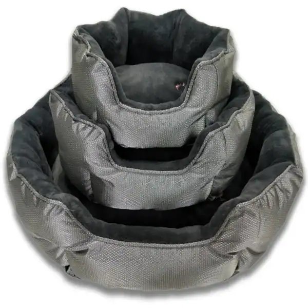 Alto texto: Cama redonda para mascotas de terciopelo gris y negro, cómoda y moderna.
