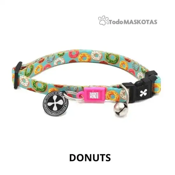 Colorido collar para perros con donuts, apertura ajustable y detalles divertidos.