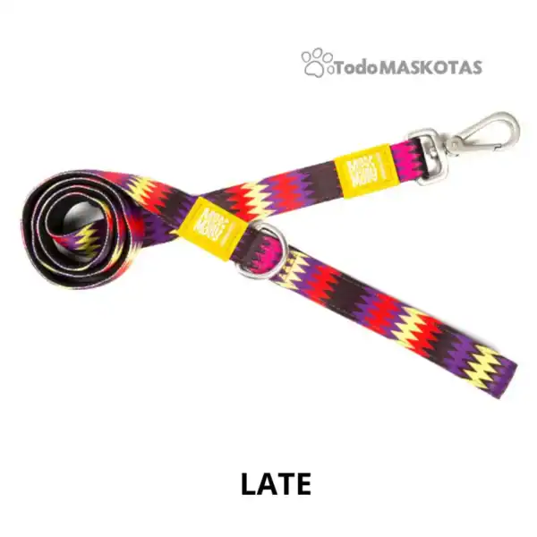 Cuerda para mascotas con diseño en zigzag en colores vibrantes y clip metálico. Ideal para paseos con perros con estilo.