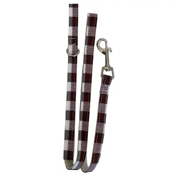 Correa para mascotas con estampado de cuadros en tonos marrón y blanco, ajustable y con mosquetón resistente.