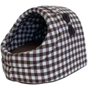 Alto texto:caseta para mascotas con diseño a cuadros en tonos marrón y blanco, cómoda y moderna.