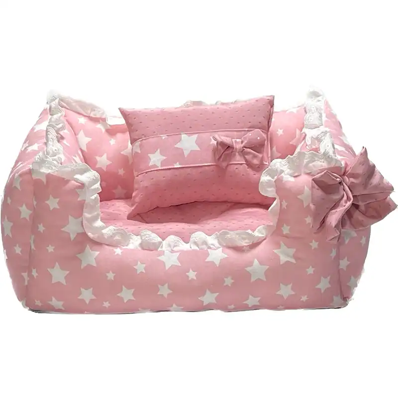Suave cama de bebé con diseño de estrellas en color rosa y detalles de lazo para un toque adorable.