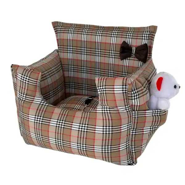 Sofá para mascotas con diseño de tartán, cojín y peluche de perro, ideal para perros y gatos en casa.