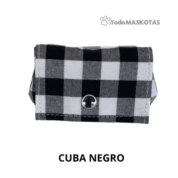 Bolsito tipo Cuba negro con cierre de botón, ideal para llevar monedas y pequeños objetos.