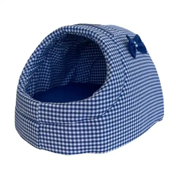 Conjunto de cama y cueva para mascotas en tela a cuadros azules.