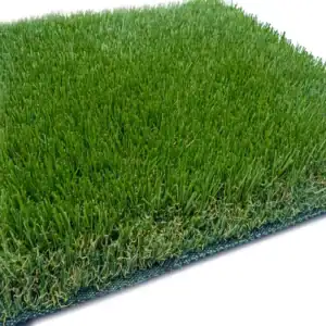 Césped artificial verde para jardín y decoración de exteriores.