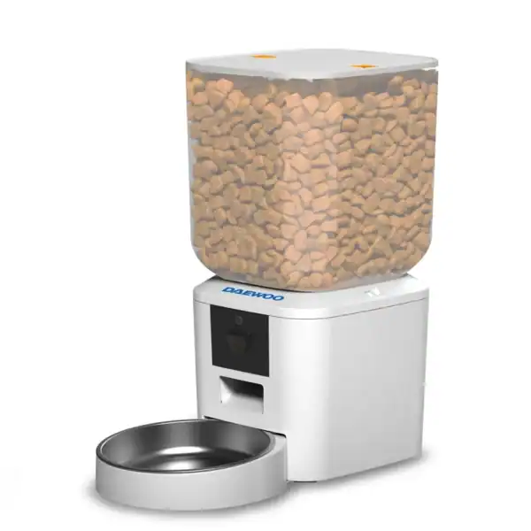 Cabezales de máquina expendedora de mascotas en color blanco con recipiente de comida automatizado.