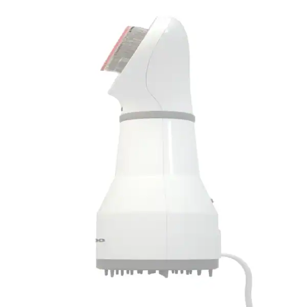 Limpieza facial con máquina de vapor para estética y belleza.
