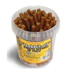 Pelos de mascota en taza de plástico con etiqueta amarilla, ideal para juguetes y accesorios de animales.