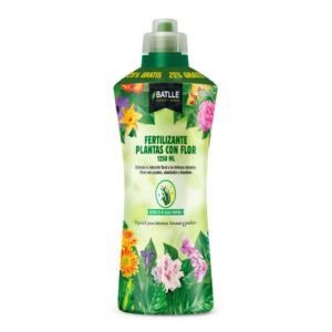 Fertilizante para plantas con flor en refinada botella de 1250 ml.