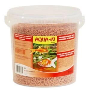 Aqua-Ki pellet de comida para peces en bote grande.