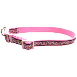 Correa para perro rosa con diseño floral, ajustable y duradera. Perfecta para paseos seguros y con estilo.