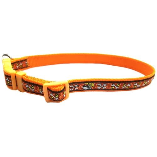 Collar para mascotas con estampado y hebilla naranja.