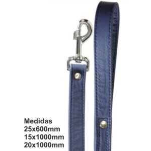 Cuerda de perro azul en cuero con clip de metal para mascotas.