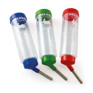 Botes de agua portátiles para mascotas con boquillas de diferentes colores.