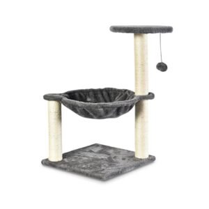 Diván de gatos con rascador y pelota para juego, estructura en tonos grises y blancos.