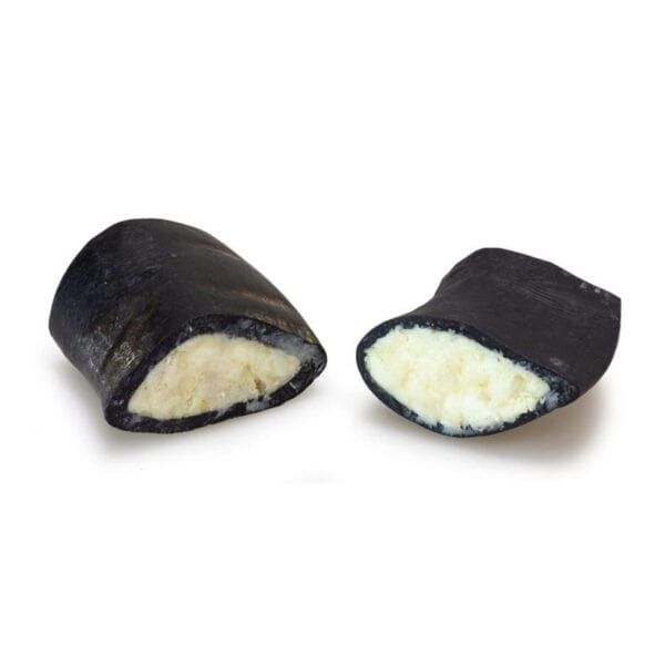 Barra de regaliz negro rellena de queso, turrón de regaliz, dulce tradicional, snack dulce artesanal.