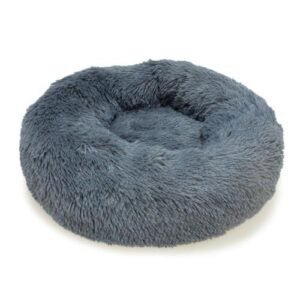 Suave cama redonda para mascotas en gris, ideal para perros y gatos.