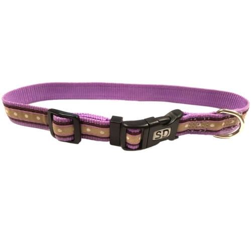 Colca para mascotas color lila con puntos beige y hebilla de seguridad negra.