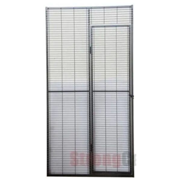 Puerta de jaula metálica para mascotas, seguridad y resistencia.