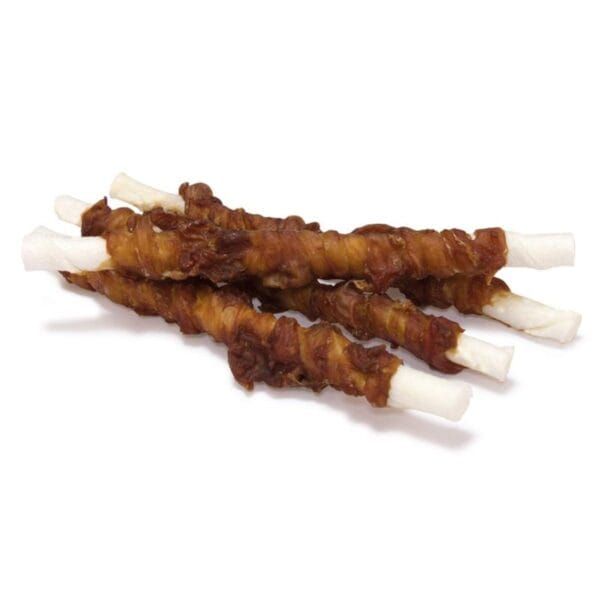 Churros de pollo con salsa de chocolate, snack popular en España.