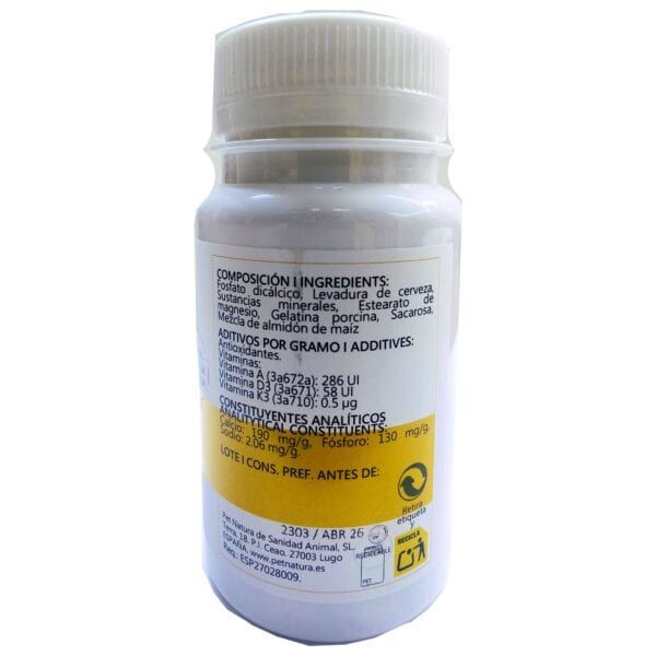 Suplemento de vitaminas y minerales en frasco blanco, etiqueta con ingredientes y valores nutricionales.