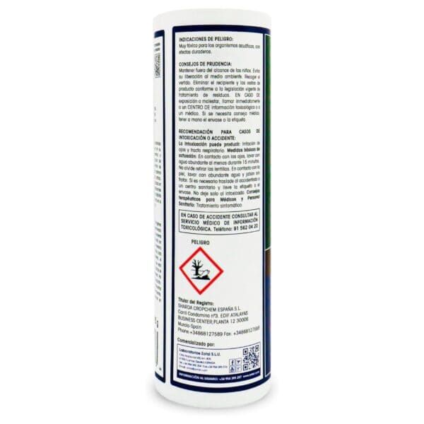 Producto químico tóxico para hogar con advertencias y recomendaciones de seguridad en el embalaje.