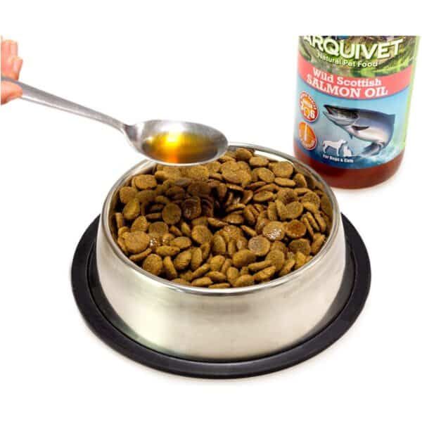 Alimento para mascotas Salmon Oil en sauce para gatos y perros.