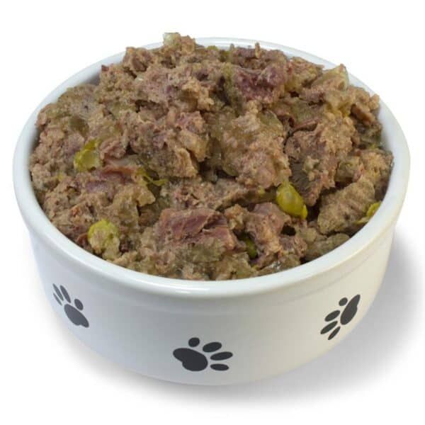 Come de carne húmeda para perros en tazón blanco con huellas de patas.