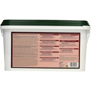 Katzenfutter, relativ groß, weiße Verpackung, mit rötlichem Etikett, auf der Rückseite mit Text.