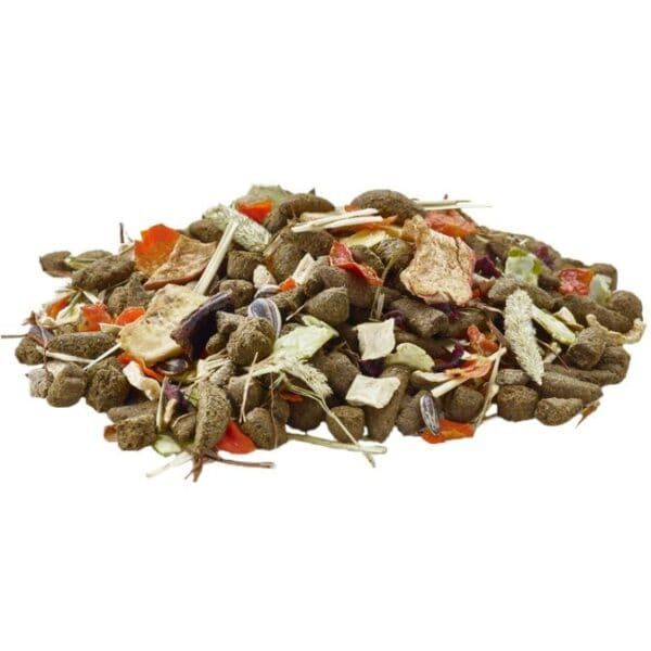 Material de comida para mascotas, pienso seco con ingredientes naturales.