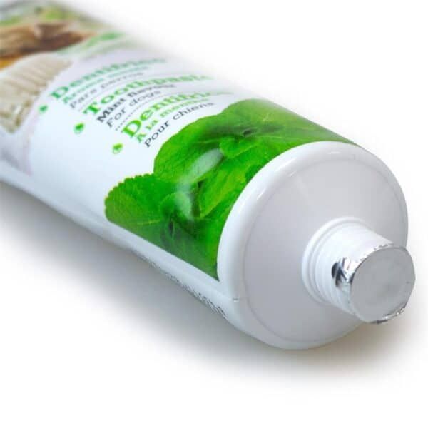 Refugio para perros en tubo de crema con menta y aloe vera.