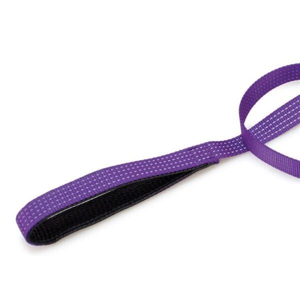 Correa de pet para perros en color morado, resistente y ajustable.