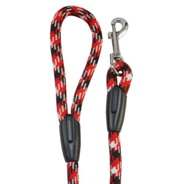 Correa de perro antideslizante con clip y funda de goma, ideal para paseos seguros y cómodos.