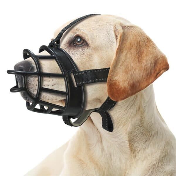 Collar mordaza para perros con malla protectora y botón de bloqueo.