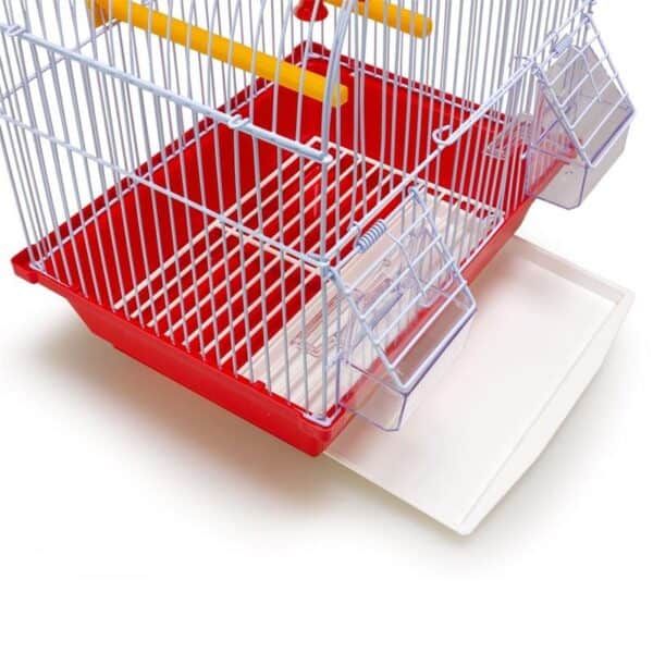 Cage para mascotas con bandeja extraíble y accesorios.