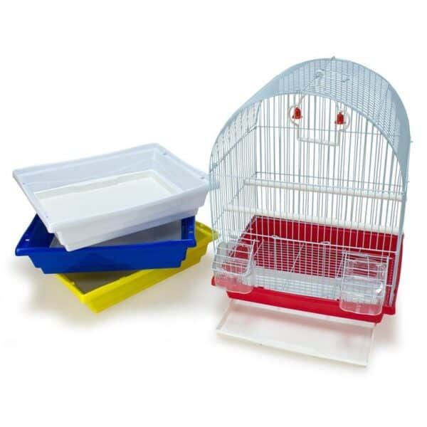 Bebedero y bandejas para aves en diferentes colores y tamaños.