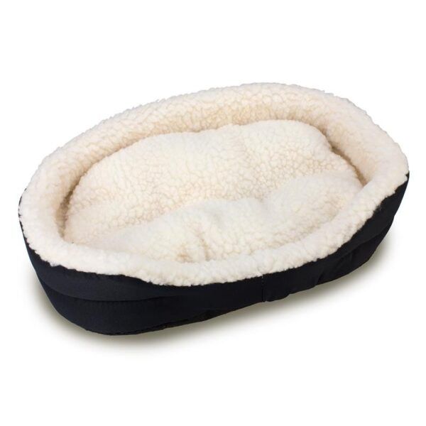 Cama para mascotas con interior de peluche suave y acolchado. Ideal para confort y descanso de perros y gatos.