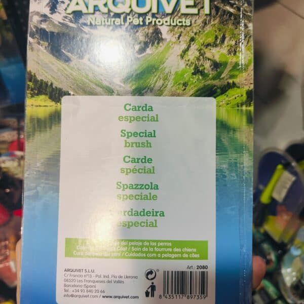 Características específicas de juguetes para perros, cepillo especial, cuidado de mascotas, productos naturales para animales, tienda online mascotas.