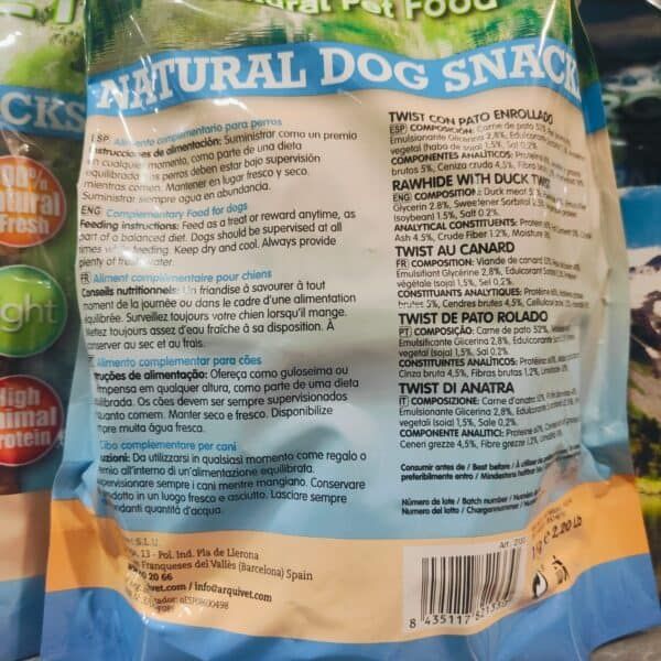Natural perro snack en empaque de comida para perros con proteína de pato, ingredientes saludables y sin aditivos artificiales.