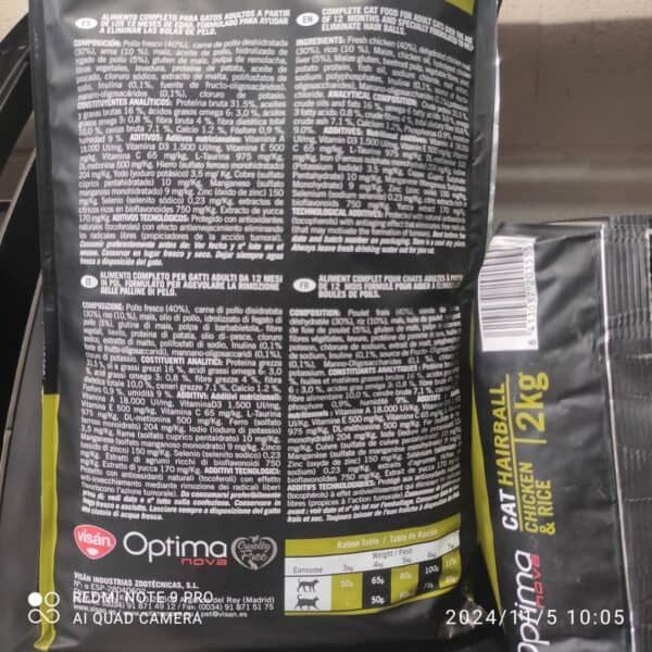 Pollo deshidratado completo para gatos adultos, alimento de alta calidad y sabor, ideal para una nutrición equilibrada y saludable.