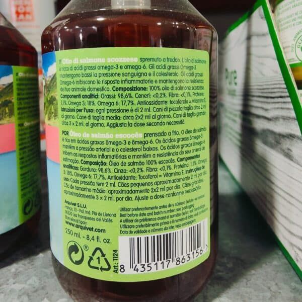 Aceite de salmón escocés para mascotas, rico en omega 3 y omega 6, ayuda a la salud y resistencia animal.