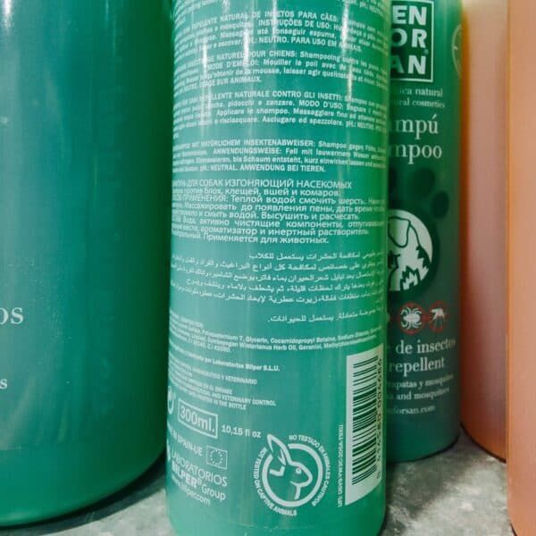 300ml jabón antipulgas para perros y gatos con ingredientes naturales y control de insectos.