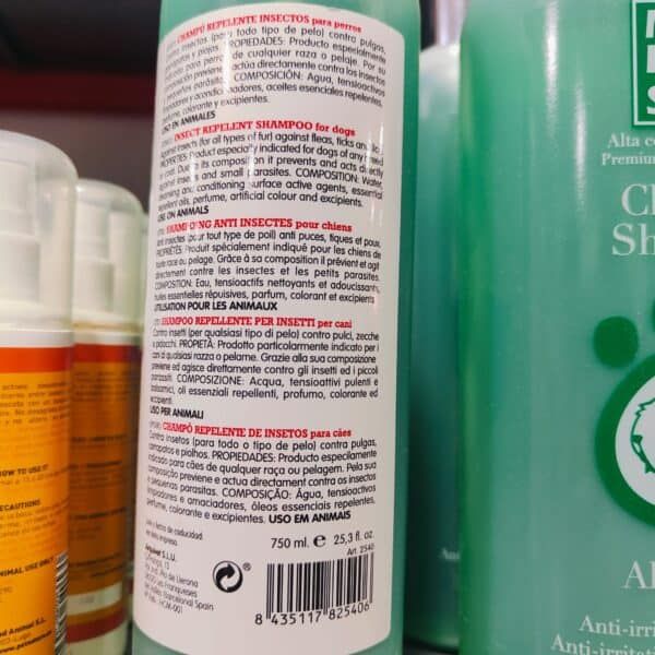 Insecticida para mascotas, repelente y antiinsectos para perros y gatos, con ingredientes naturales, protección efectiva, 750 ml.