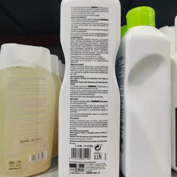 Champú embalaje Sanblimas ideal para limpiar coche y piel del animal, con ingredientes suaves y sin riesgos.