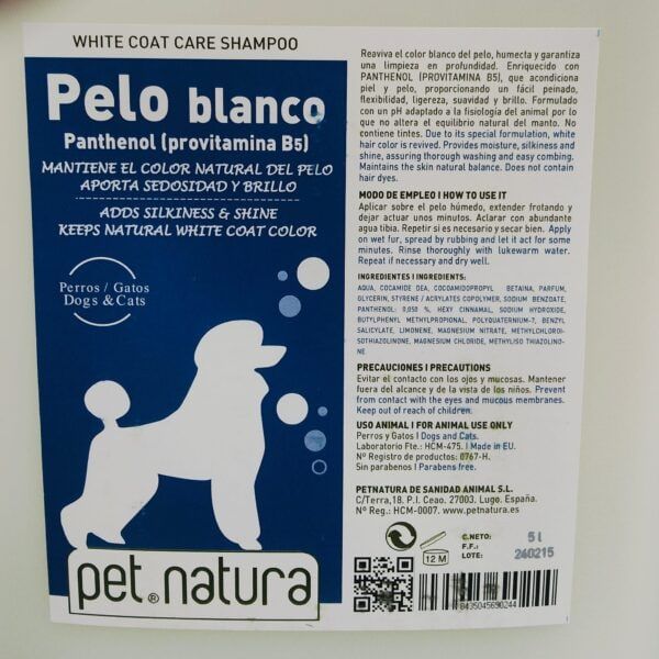 Pelo blanco con protección para perros y gatos, cuidado y brillo natural.