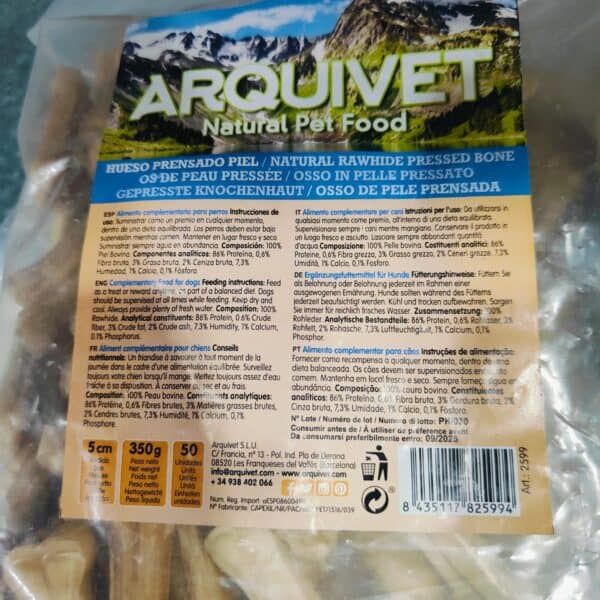 Hueso de piel prensado natural para mascotas, 350g, para perros y gatos, con ingredientes de alta calidad y sin aditivos artificiales.