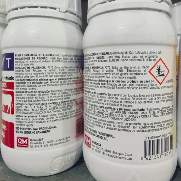 Ilustración de etiqueta de producto para acuario con advertencias de seguridad y consejos de uso especializado.