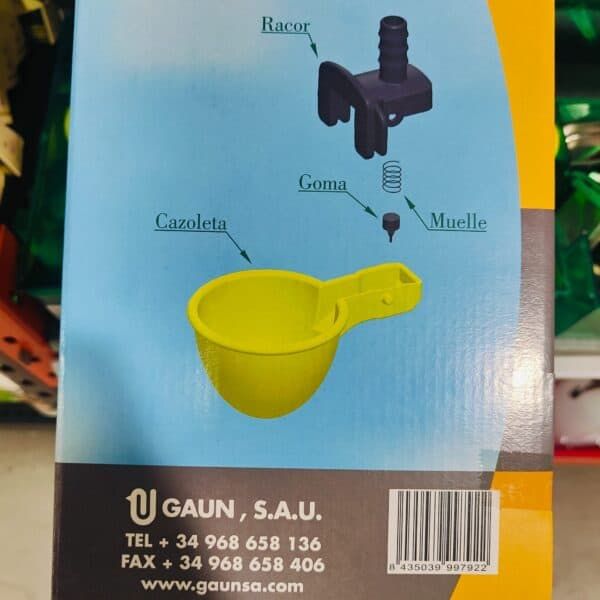 Cazoleta amarilla con componentes para invernadero o jardinería, compatible con sistemas de riego y abono.